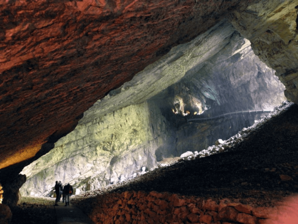 237-grottes-du-cerdon-entree.png