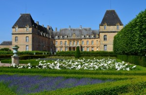 bourgogne-Chateau-dree-basse-cour