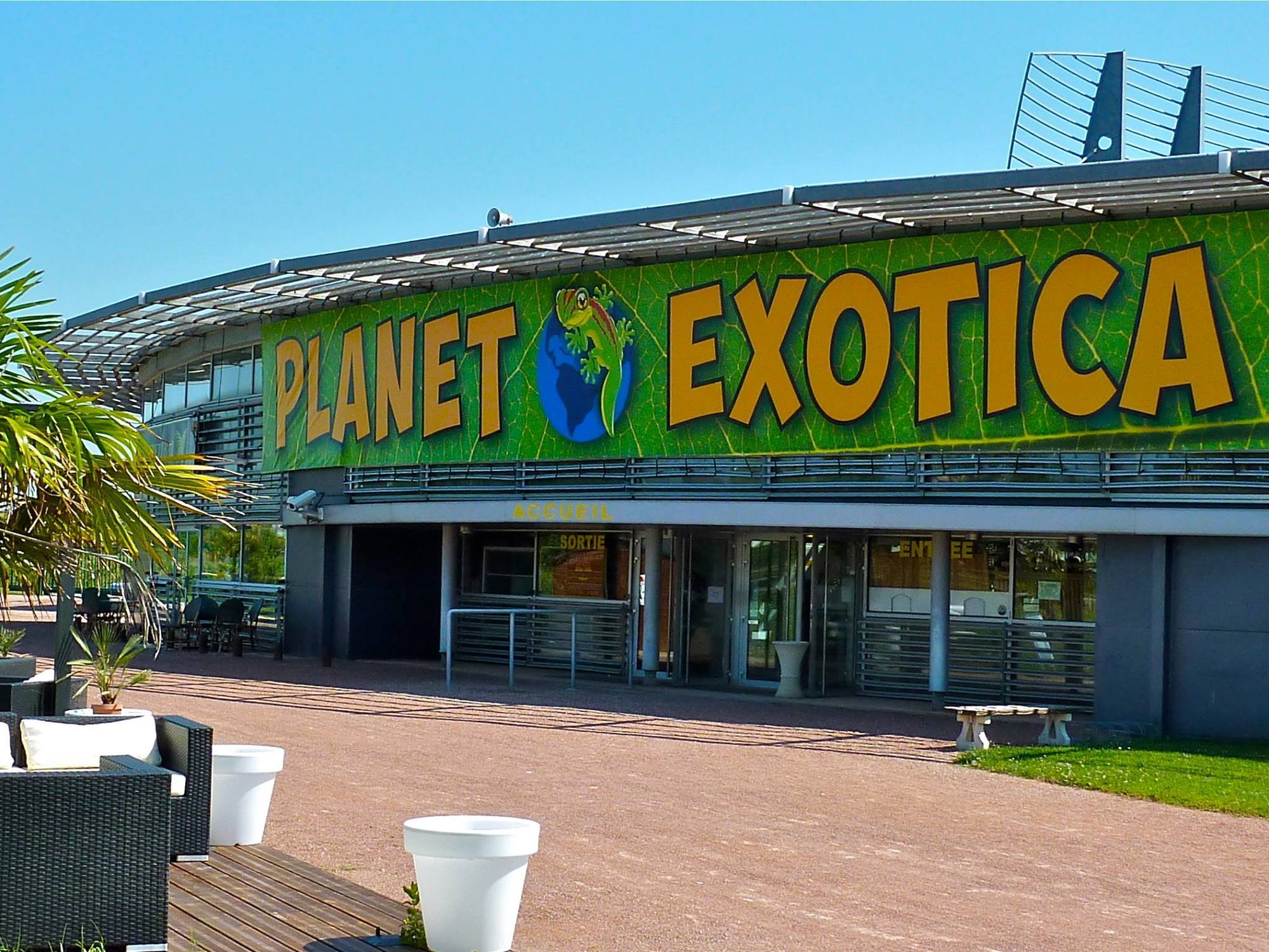 29-enseigne-planet-exotica-royan.jpg