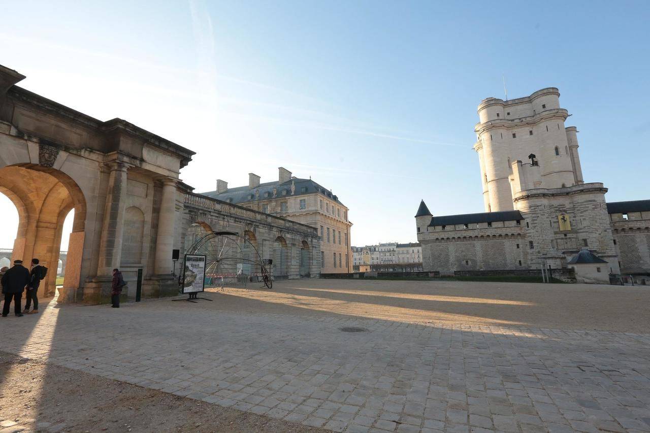 chateau-de-vincennes-cour-interieure-5..jpg