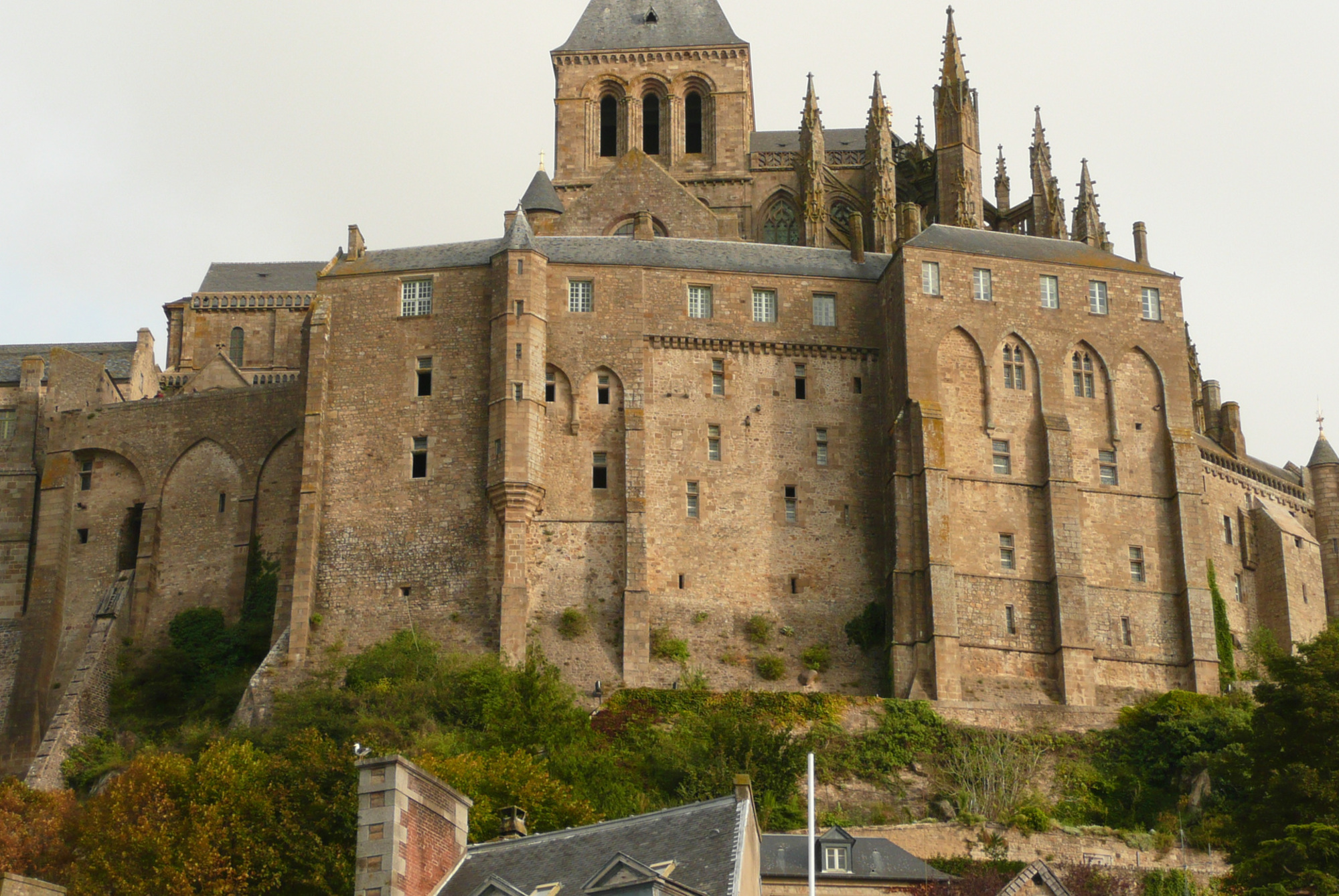 mont-saint-michel-facade-murs.jpg