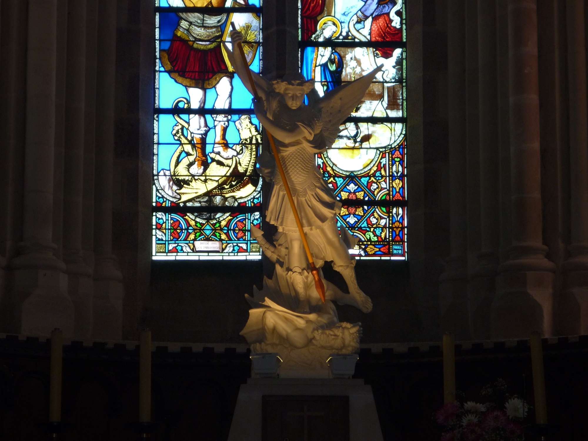 saint-michel-mont-mercure-eglise-interieur.jpg