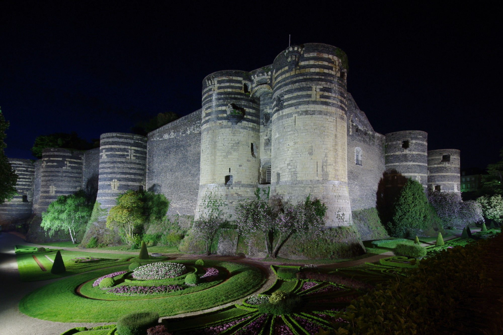 60-chateau-d-angers-de-nuit.jpg