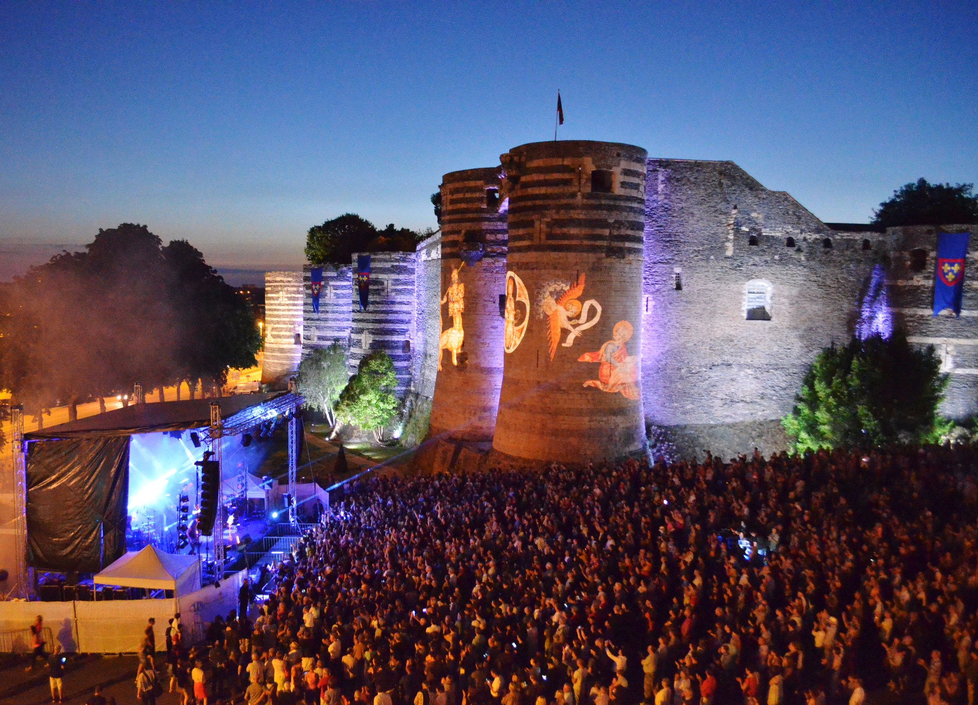 60-chateau-d-angers-illumine-par-l-apocalypse.jpg