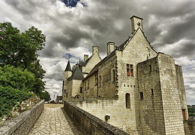 forteresse-de-chinon-acces-par-le-pont.jpg