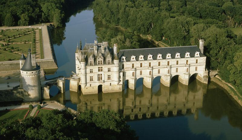 82-chateau-chenonceau-vue-aerienne.jpg