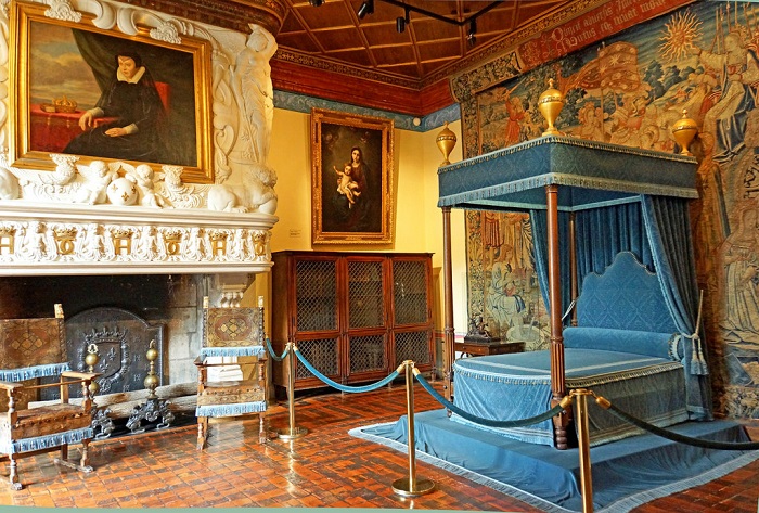 82-chateau-de-chenonceau-chambre-diane-de-poitiers-(2).jpg