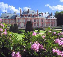 105-chateau-de-breteuil-facade-nord-au-printemps.jpg