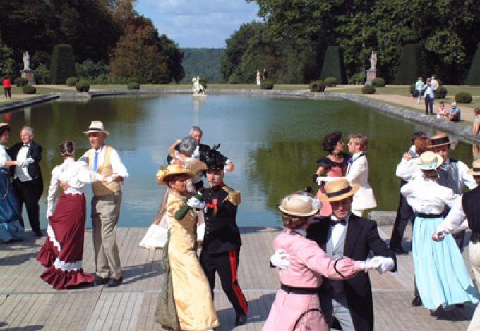 102-chateau-de-breteuil-bal-xixeme.jpg