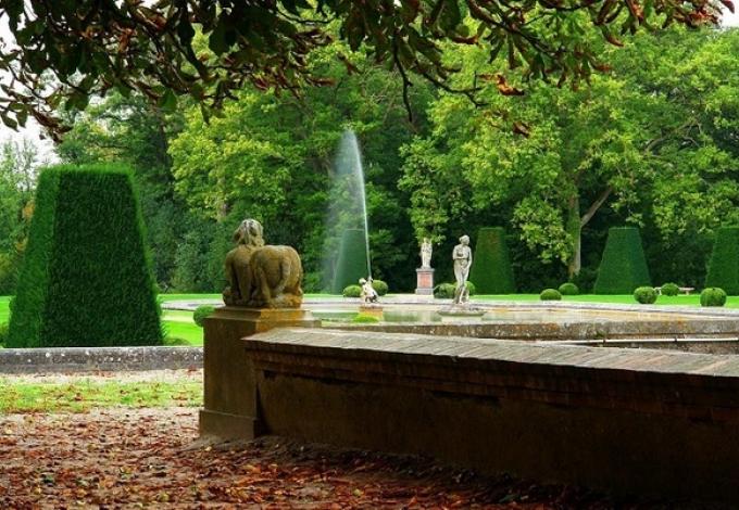 105-chateau-de-breteuil-vue-sur-les-jardins-a-la-francaise.jpg