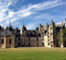 219-chateau-meillant-facade-interieure.jpg