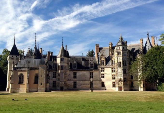 219-chateau-meillant-facade-interieure.jpg