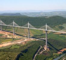 700-viaduc-de-millau-france.jpg