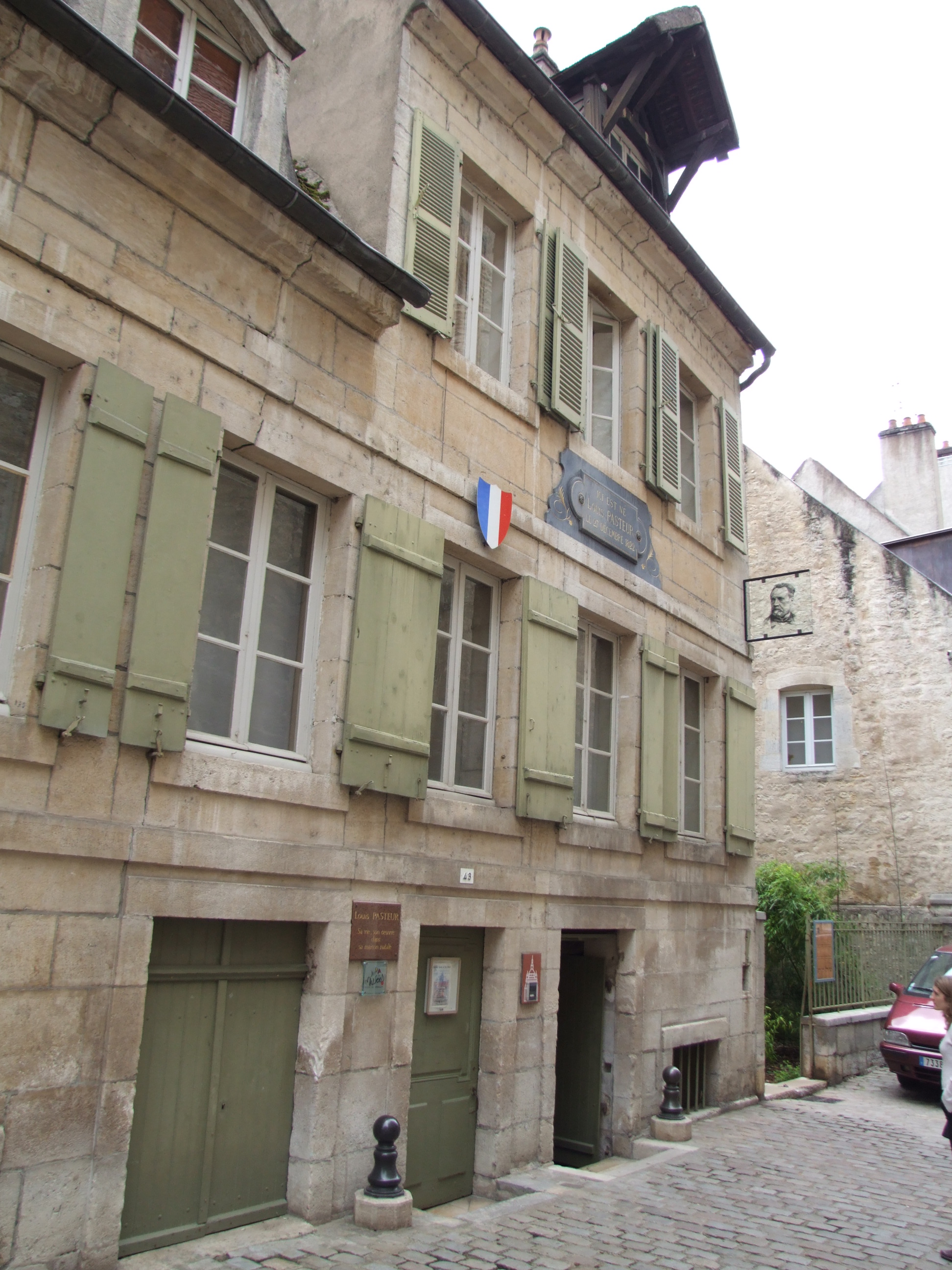 381-dole_maison_pasteur.jpg