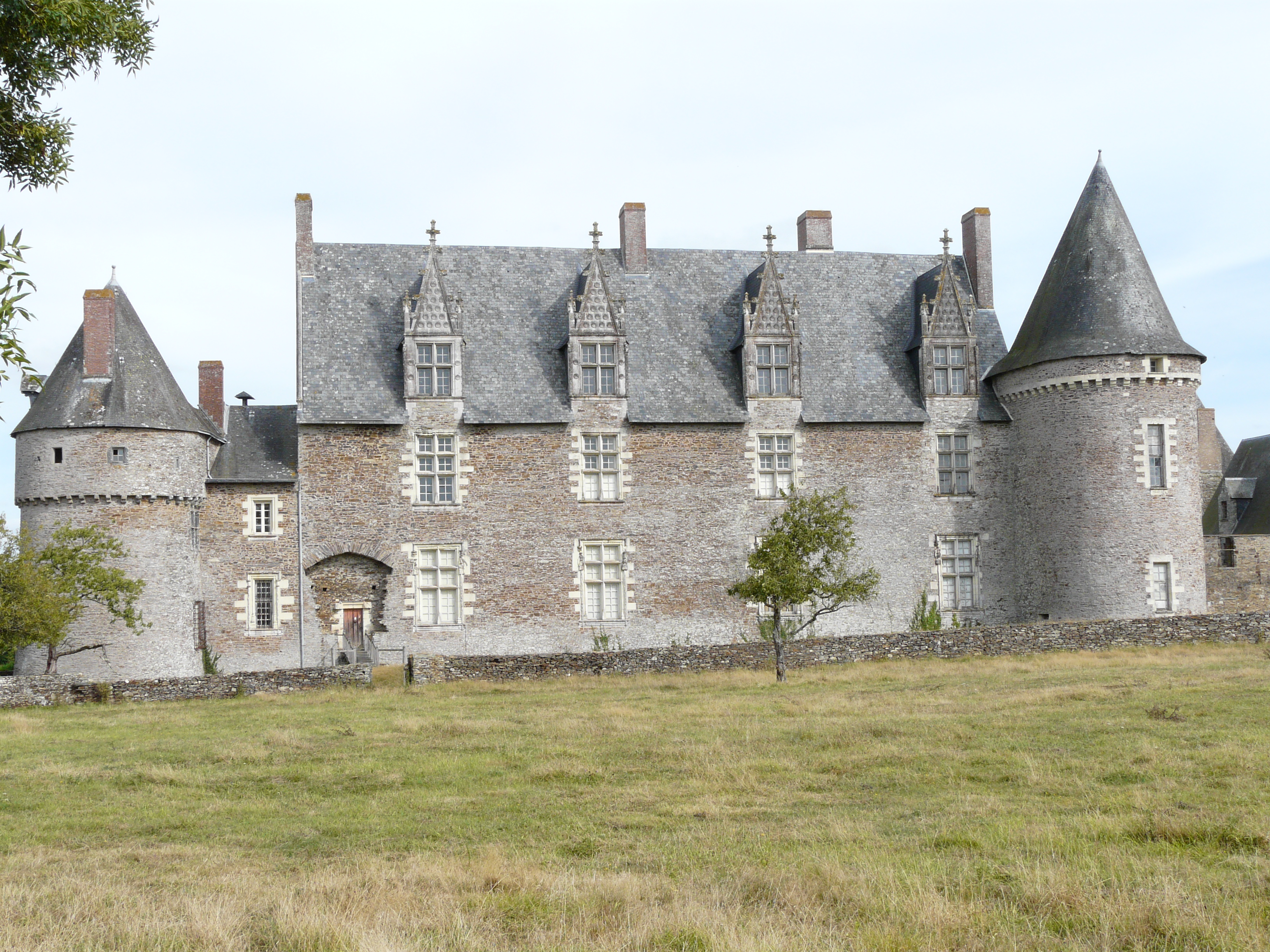 400-chateau_de_la_motte-glain.jpg