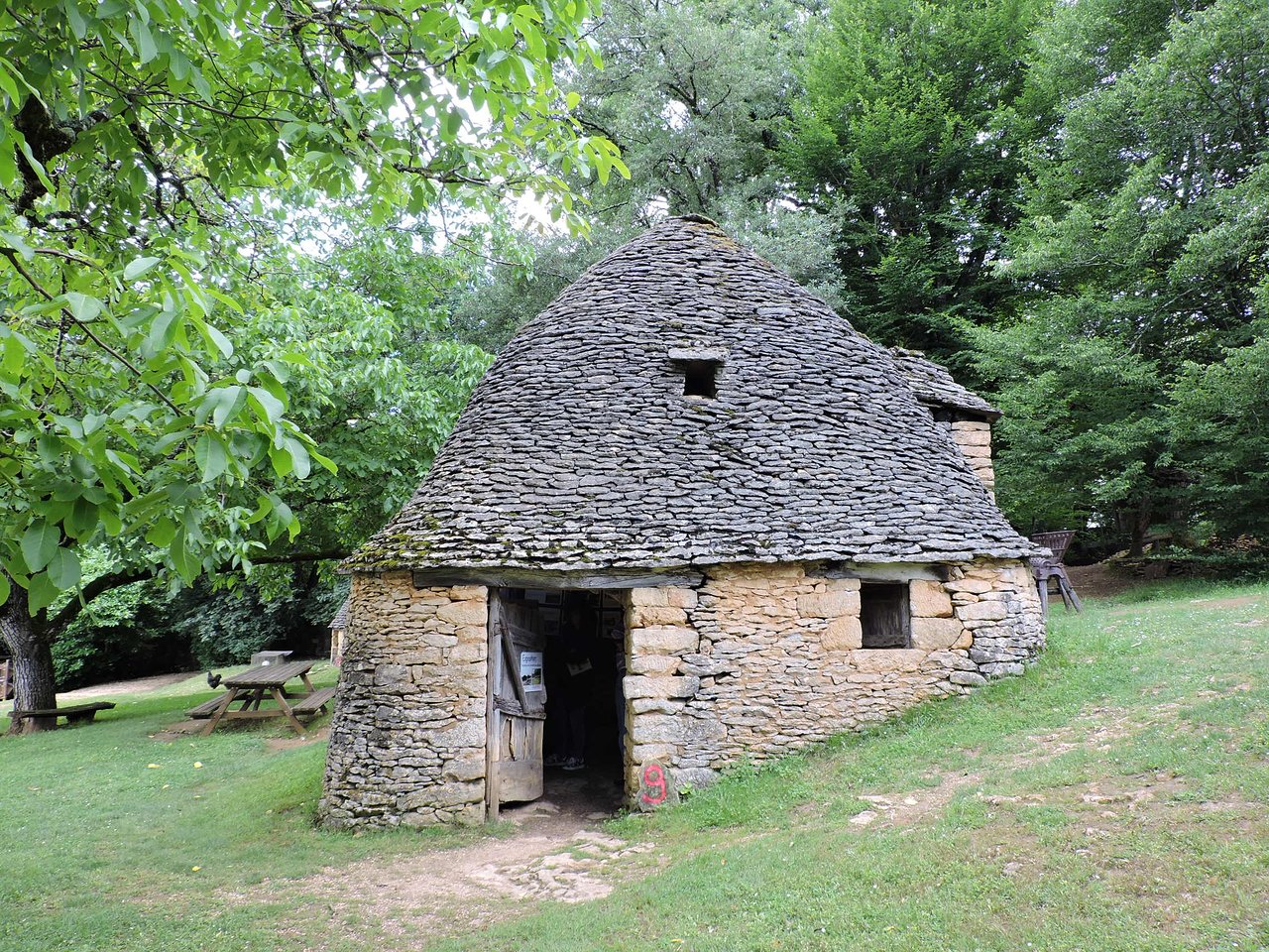 555-cabanes-du-breuil-saint-andre-d'allas.jpg