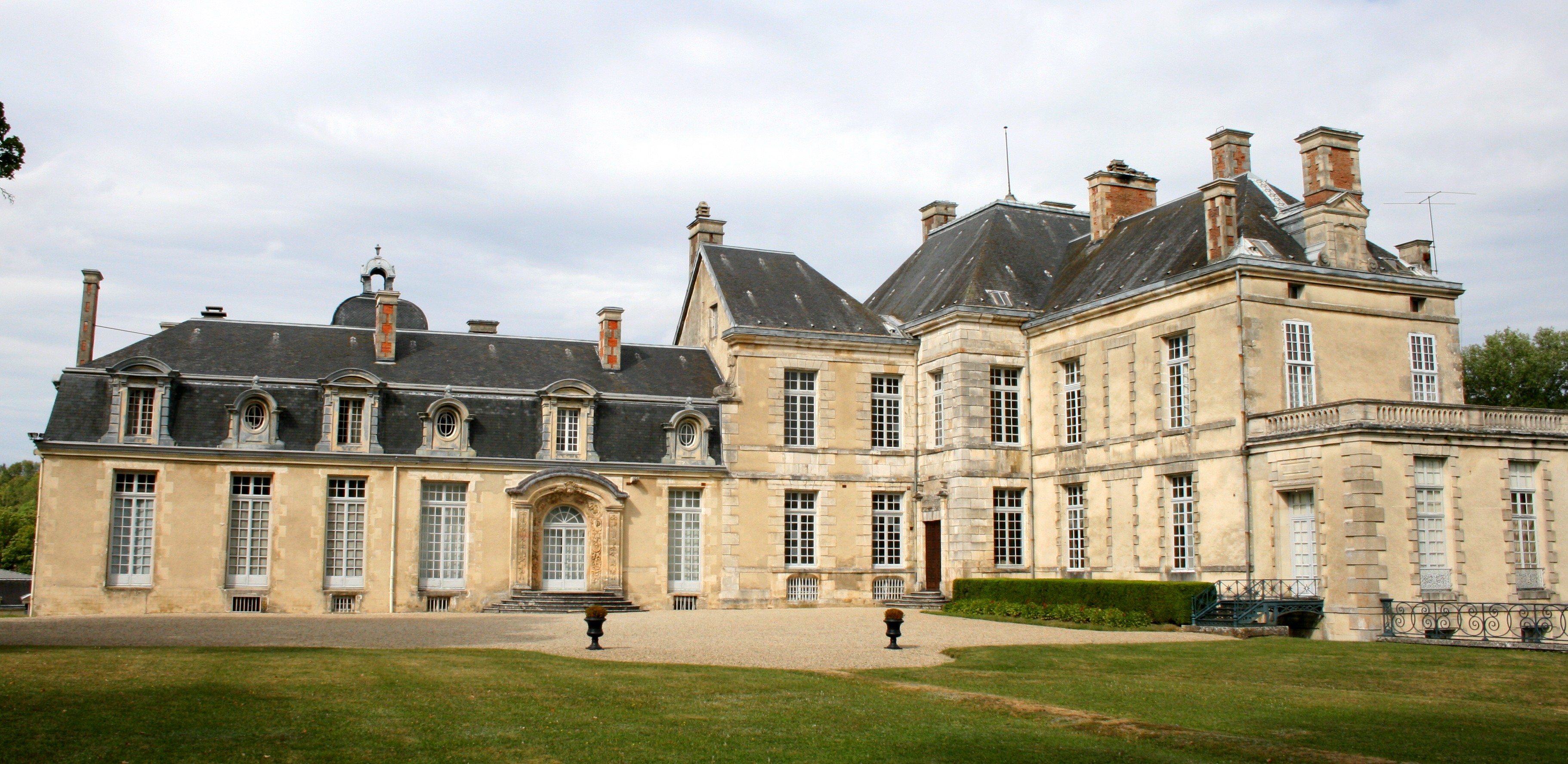 583-chateau-cirey-sur-blaise.jpg