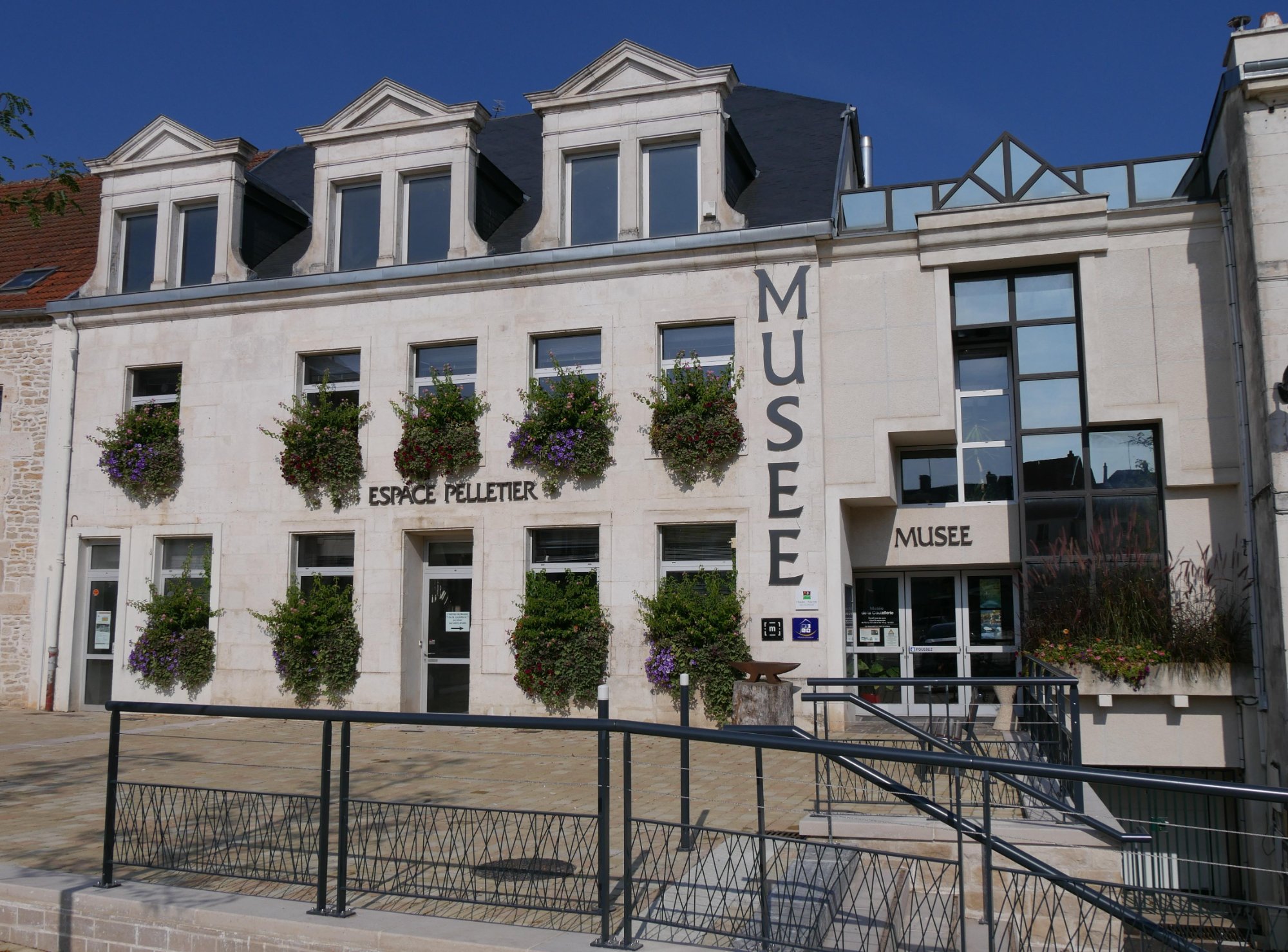 584-face-du-musee-de-la-coutellerie-haute-marne.jpg