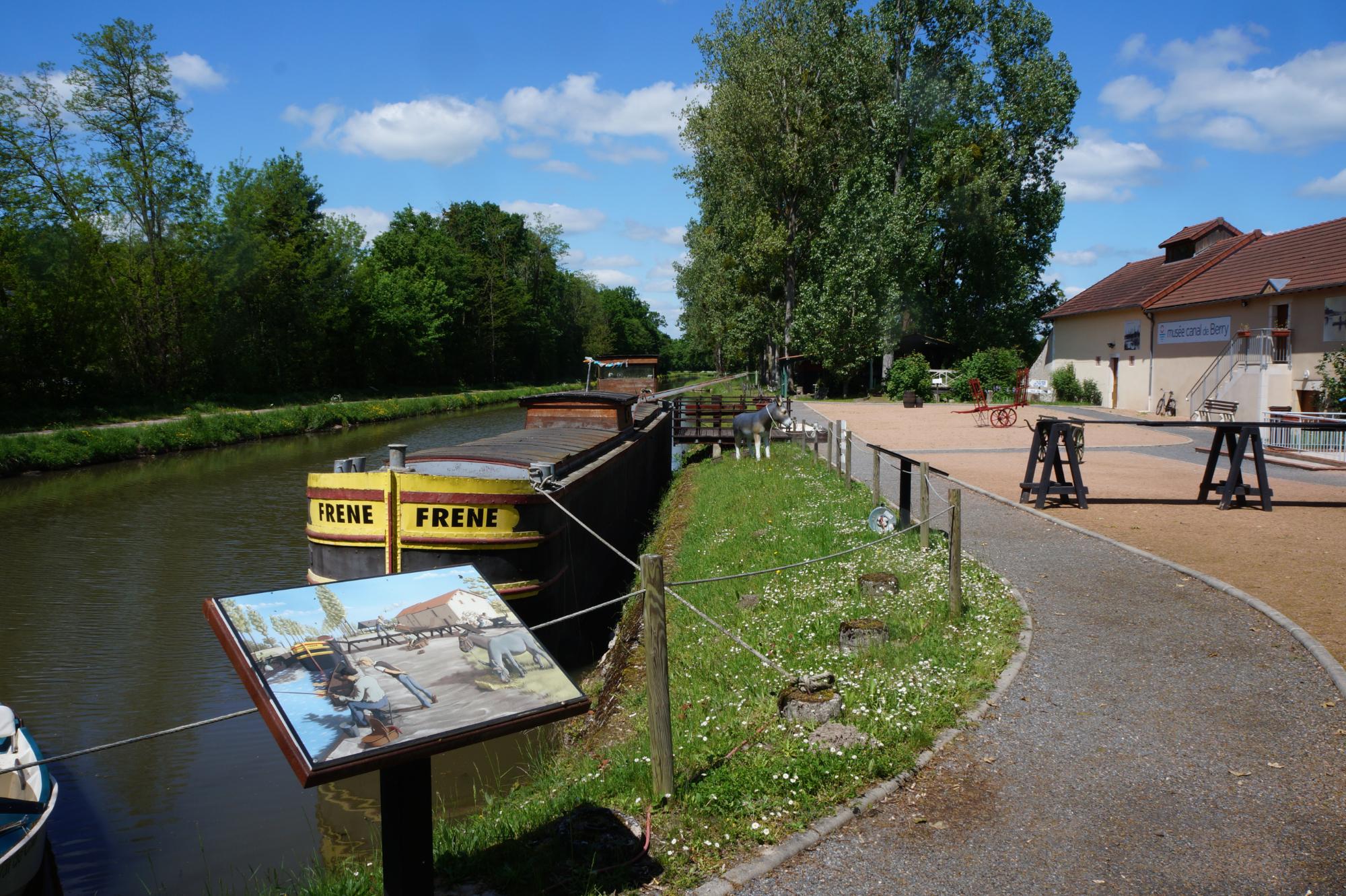 608-musee_canal_du_berry_allier.jpg