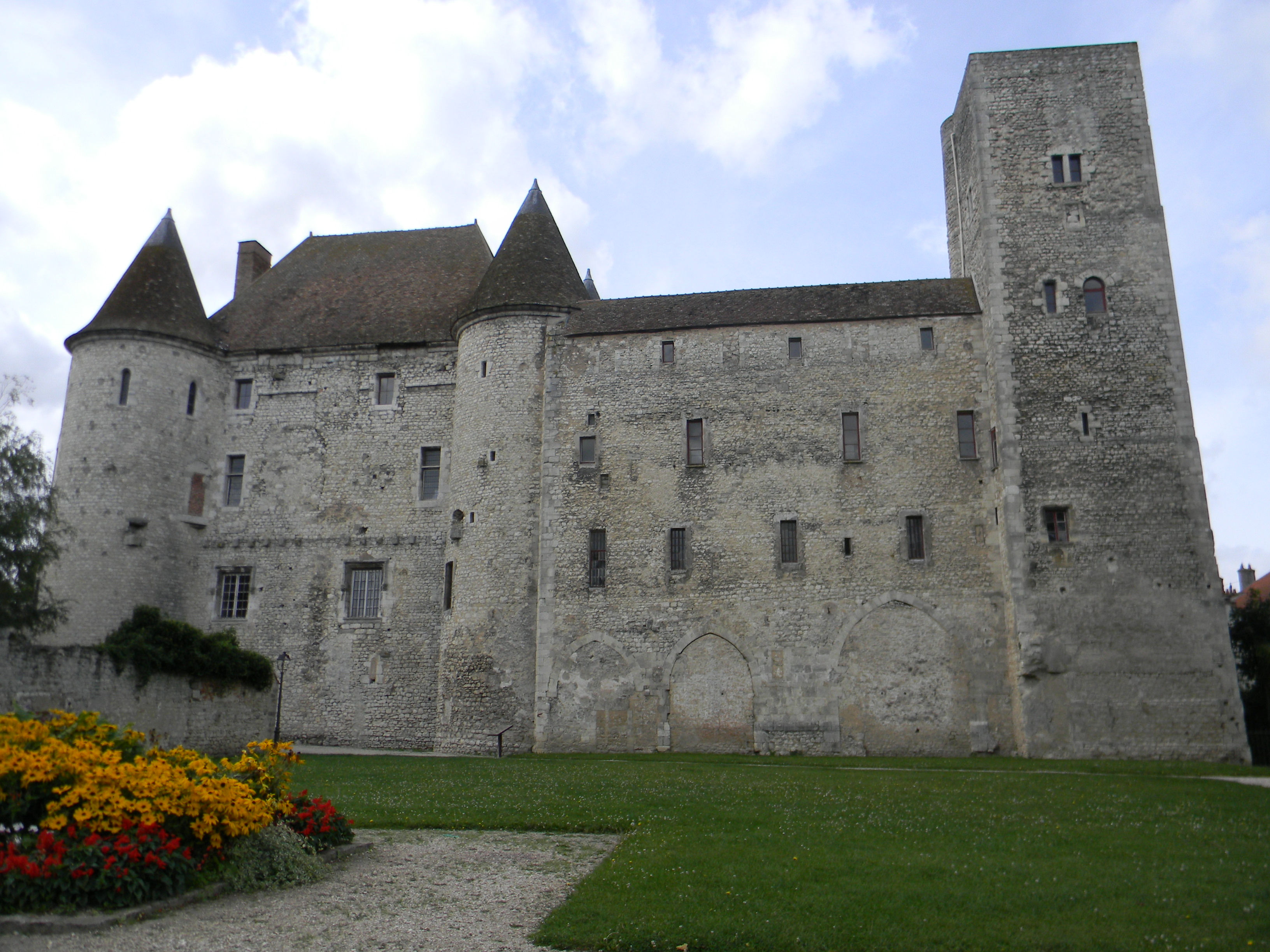 616-le_chateau_de_nemours-seine-et-marne.jpg