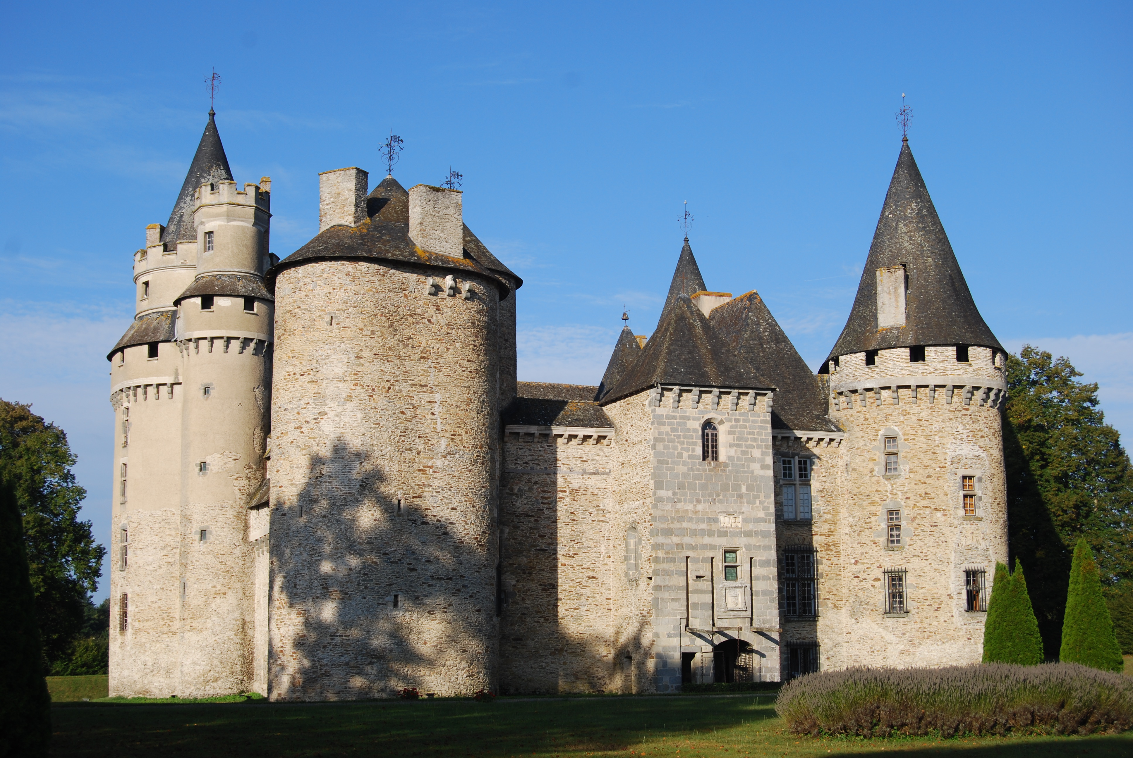 688-chateau-de-bonneval-haute-vienne.jpg