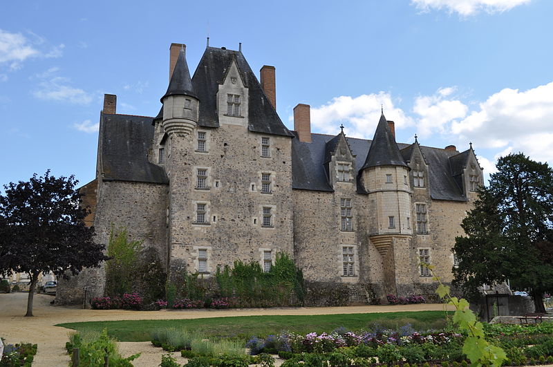 743-chateau-de-bauge-maine-et-loire.jpg