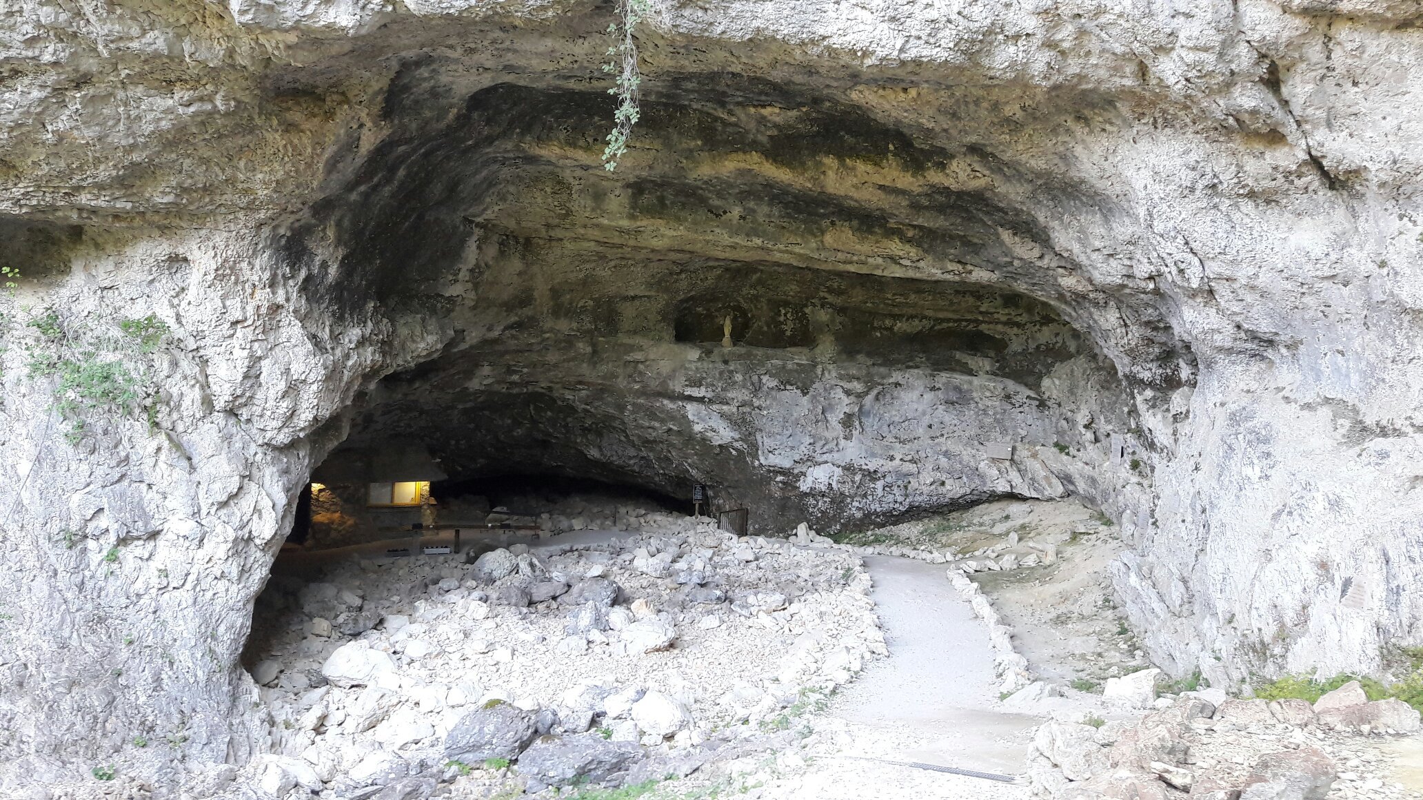 761-grotte-de-la-luire-saint-agnan-en-vercors.jpg