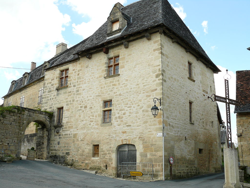 1110-saint-robert-plus-beaux-villages-de-france-correze.jpg