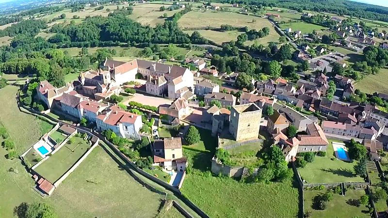 1124-semur-en-brionnais-plus-beaux-villages-de-france-saone-et-loire.jpg