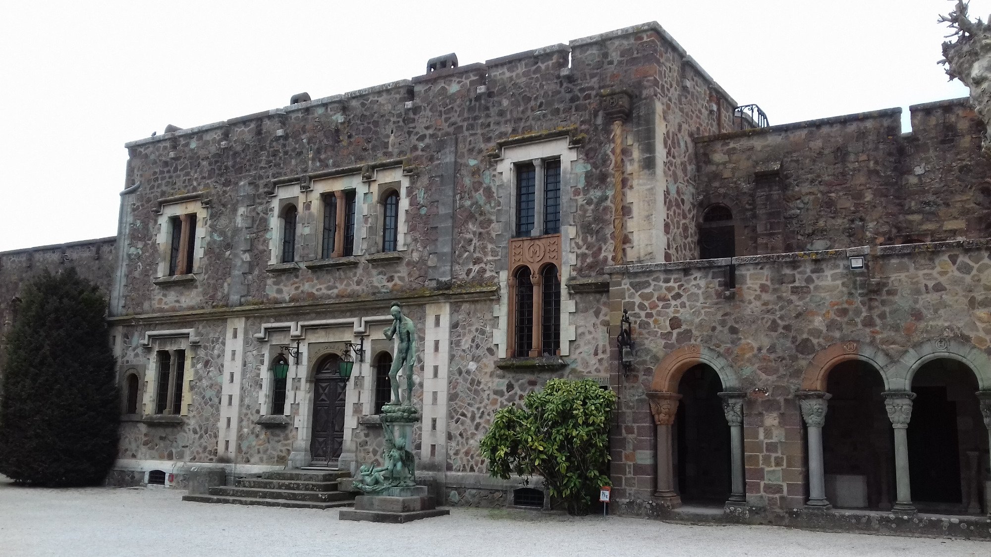 1137-chateau-la-napoule-henry-clews.jpg