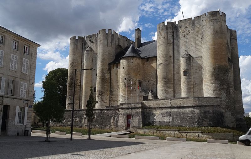 1180-donjon-niort-deux-sevres.jpg