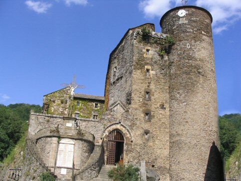 1606-chateau-medieval-de-coupiac-aveyron.jpg