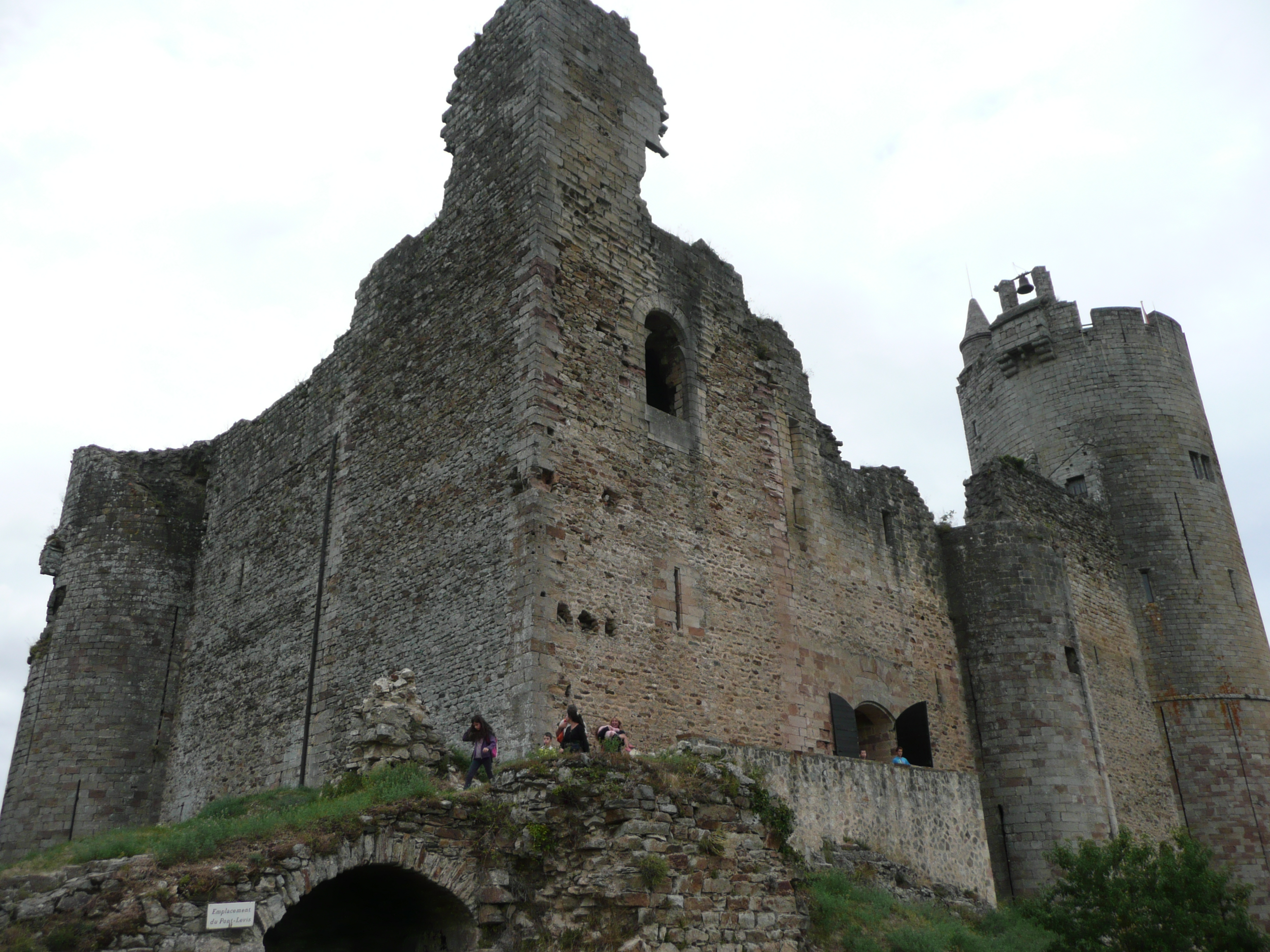 1613-forteresse-de-najac-aveyron.jpg