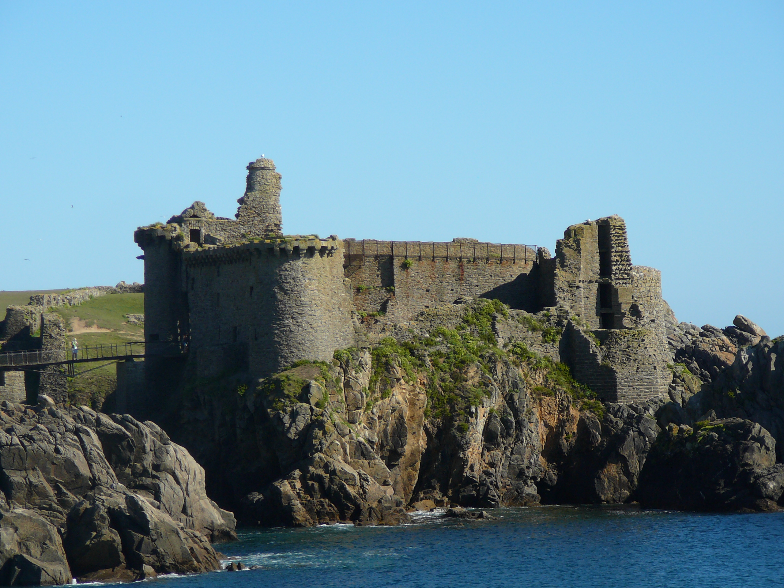 1677-85-ile-d-yeu-vieux-chateau.jpg