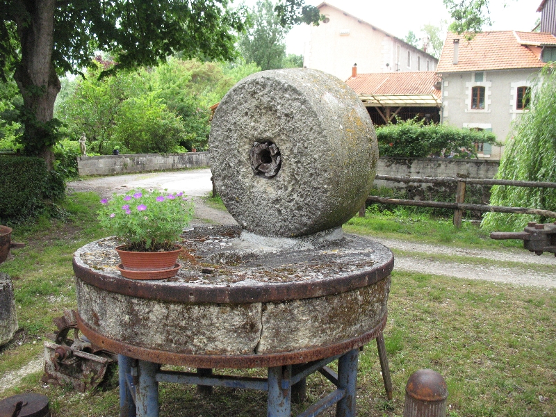 1702-moulin-de-la-pauze-meard-de-dronne-dordogne-nouvelle-aquitaine.jpg