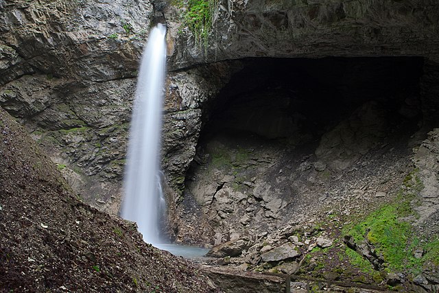 1717-cascade-et-grotte-de-seythenex-haute-savoie.jpg