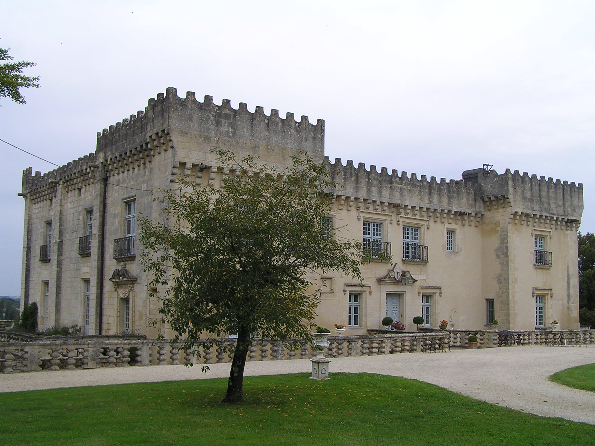 1726-nersac-chateau-fleurac-16.jpg