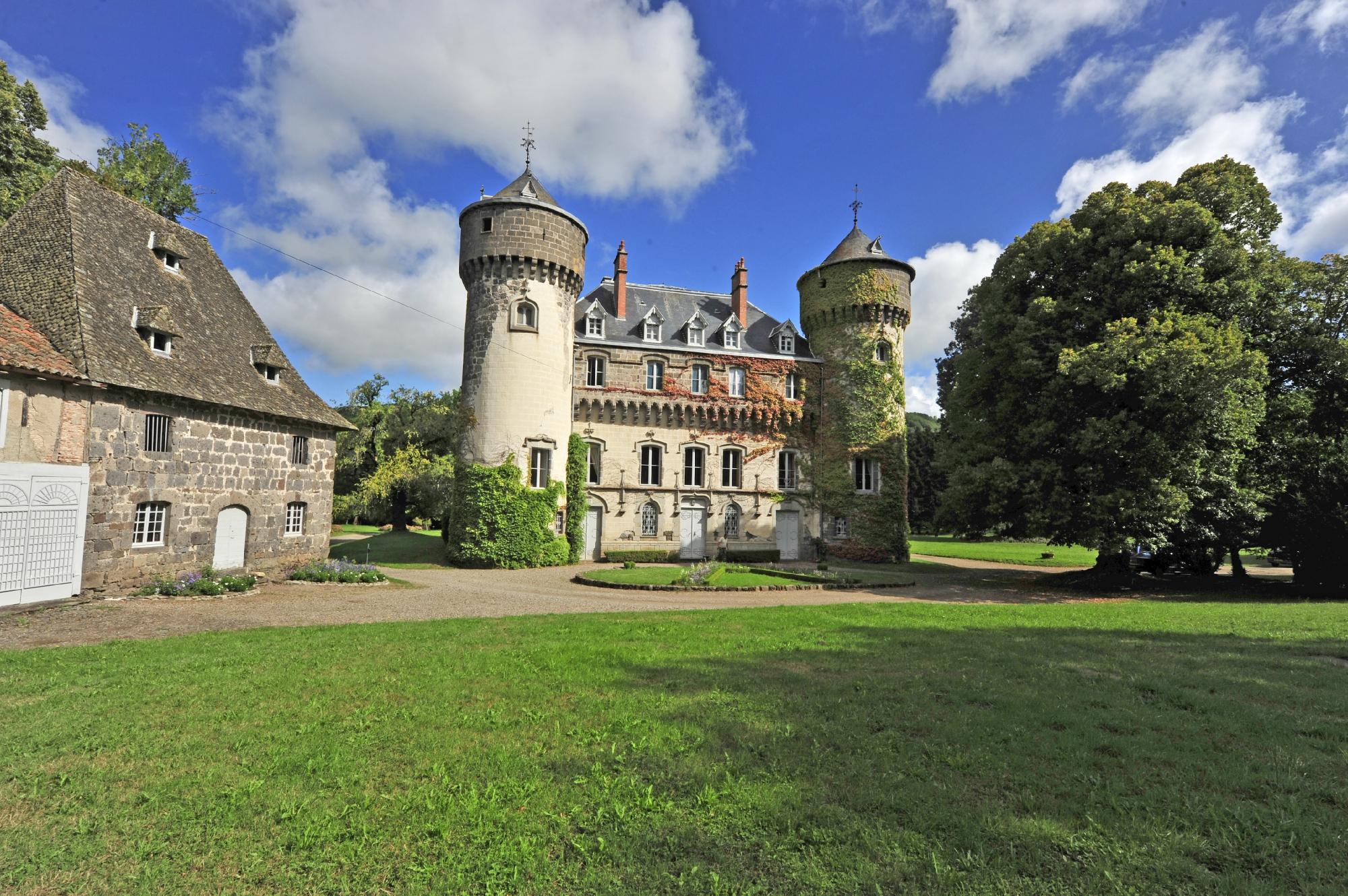 1734-chateau-de-sedaiges-marmanhac-cantal.jpg