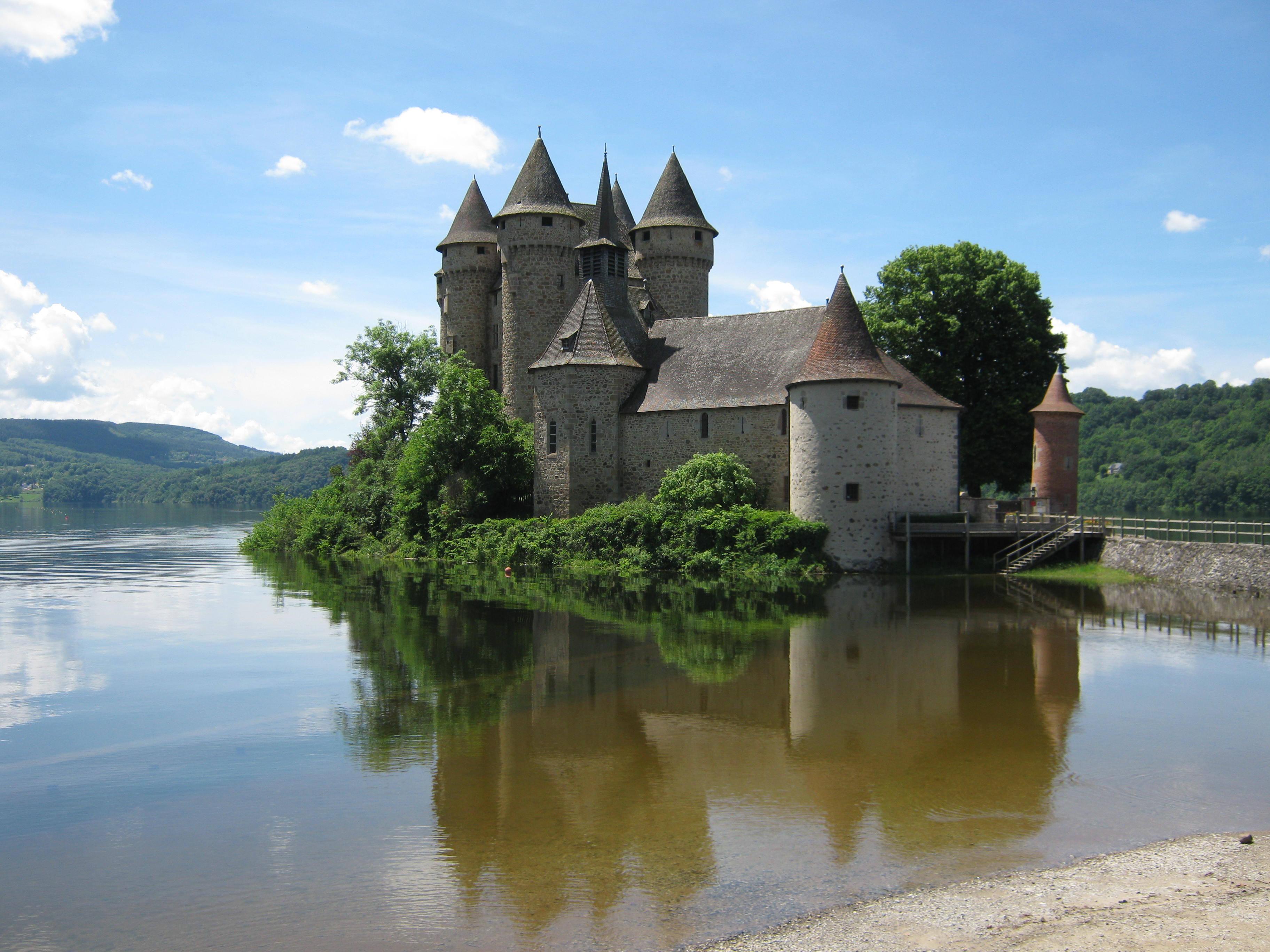 1736-chateau-de-val-lanobre-cantal.jpg