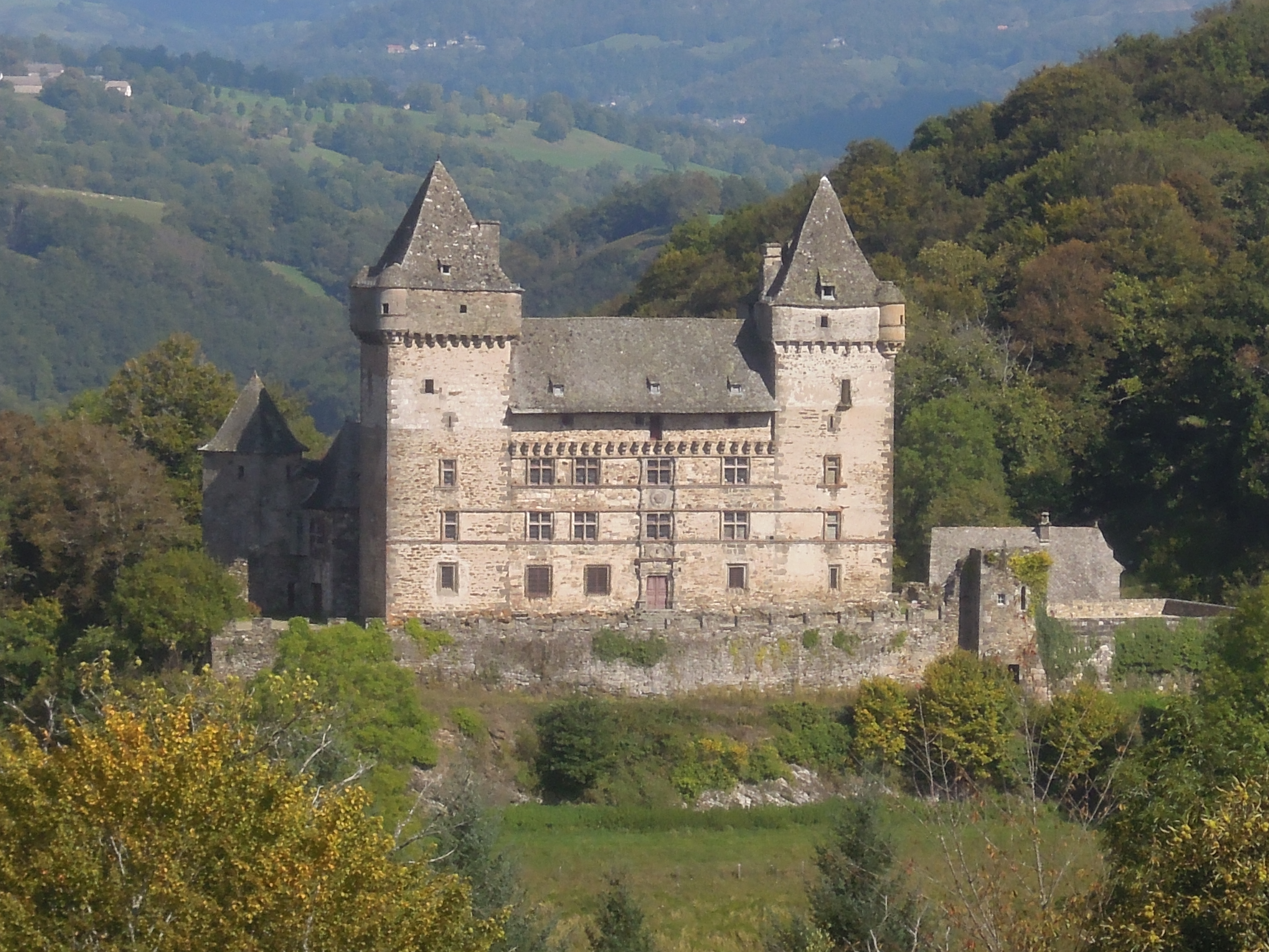 1745-chateau-de-messilhac-raulhac-cantal.jpg