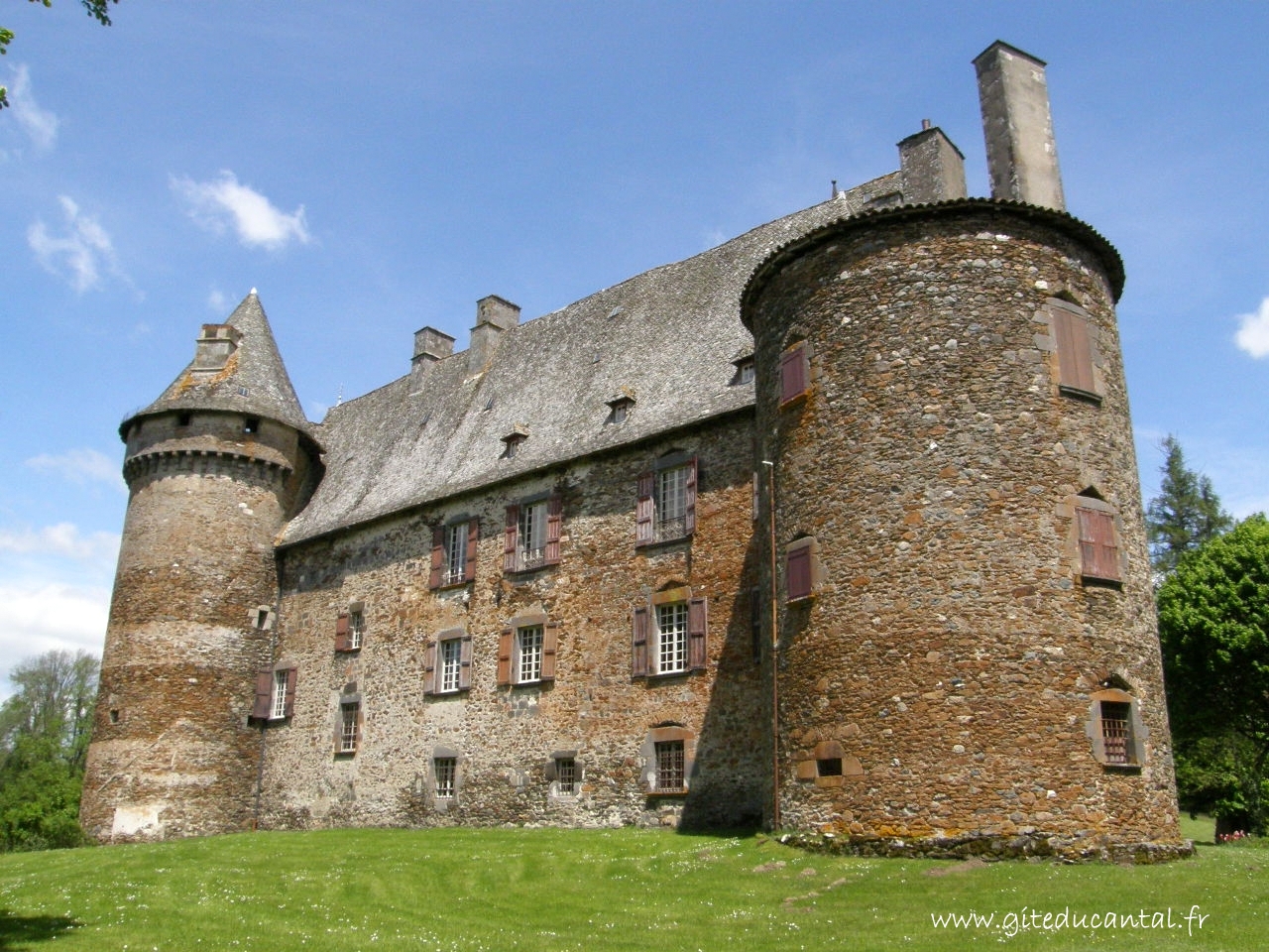 1747-chateau-de-conros-arpajon-cantal.jpg