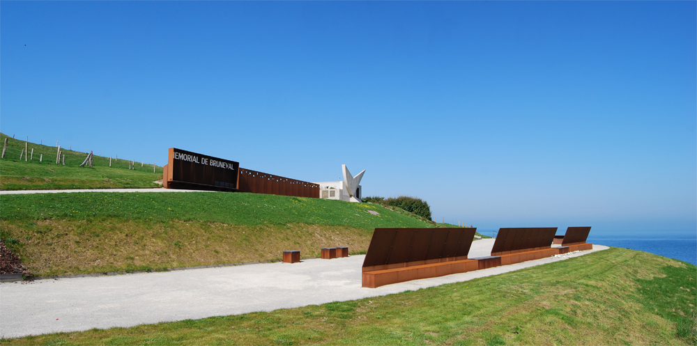 1788-memorial-bruneval-seine-maritime.jpg