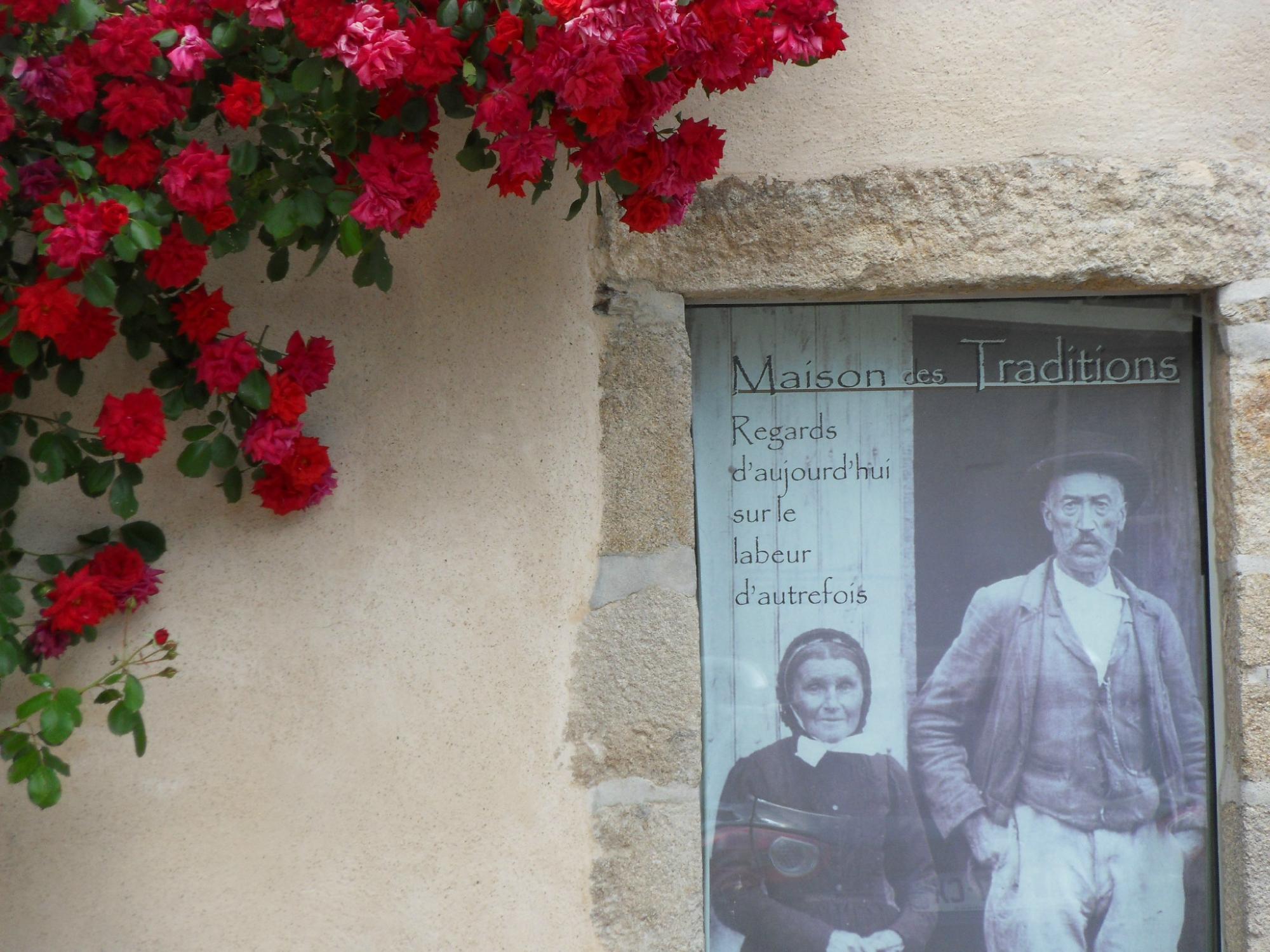 1901-la-maison-des-traditions-chassignolles-indre-centre-val-de-loire.jpg