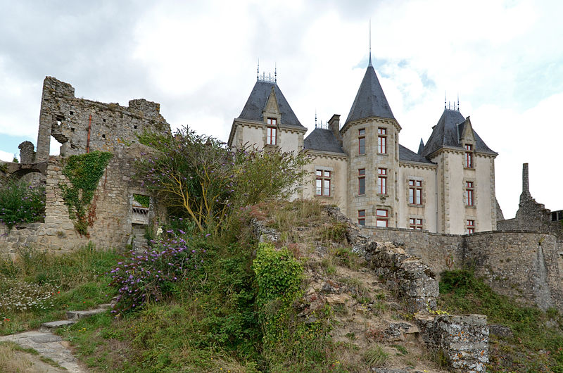 1920-chateau-bressuire-deux-sevres.jpg