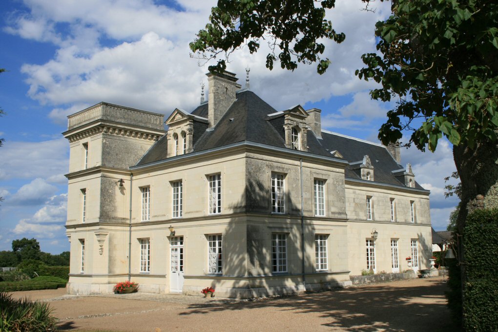 1926-chateau-de-villeneuve-souzay-champigny-49.jpg