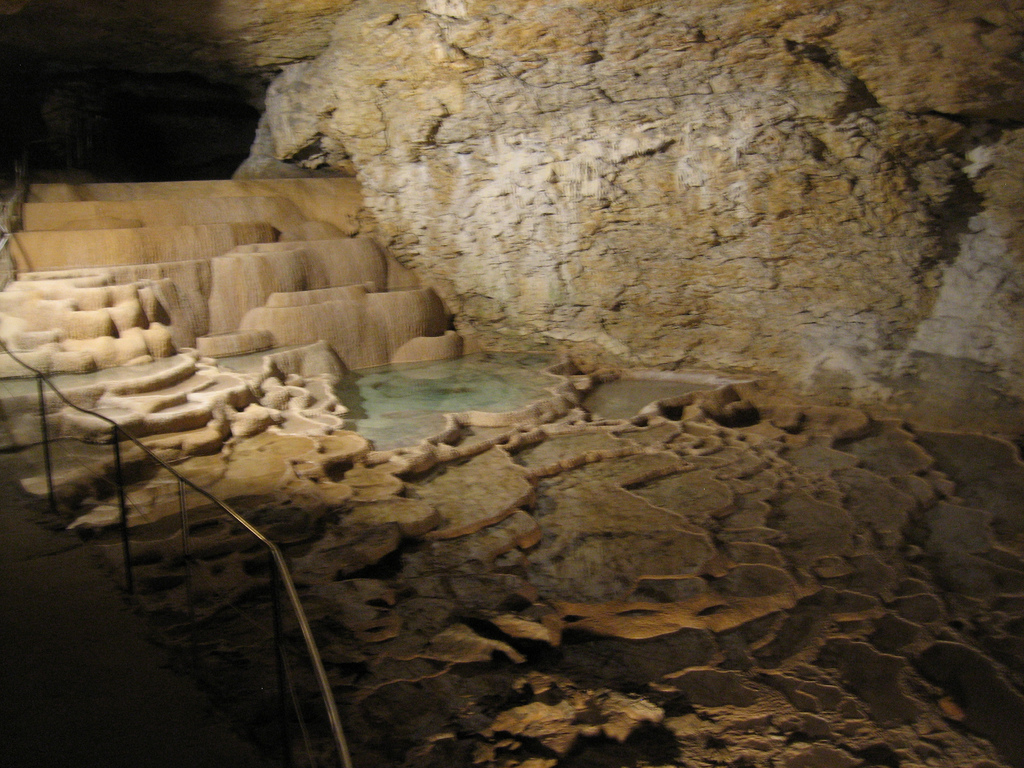 1943-grotte-de-la-balme-la-balme-les-grottes-isere-auvergne-rhone-alpes.jpg