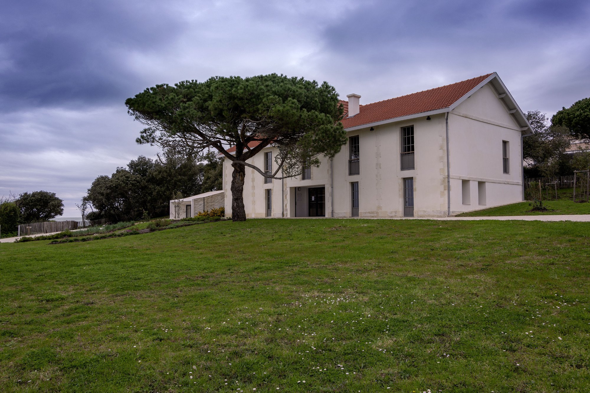 1951-la-maison-des-douanes-saint-palais-sur-mer.jpg