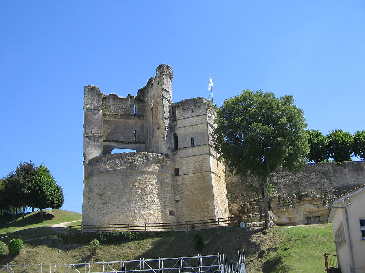 1958-chateau-medieval-montguyon-charente-maritime.jpg