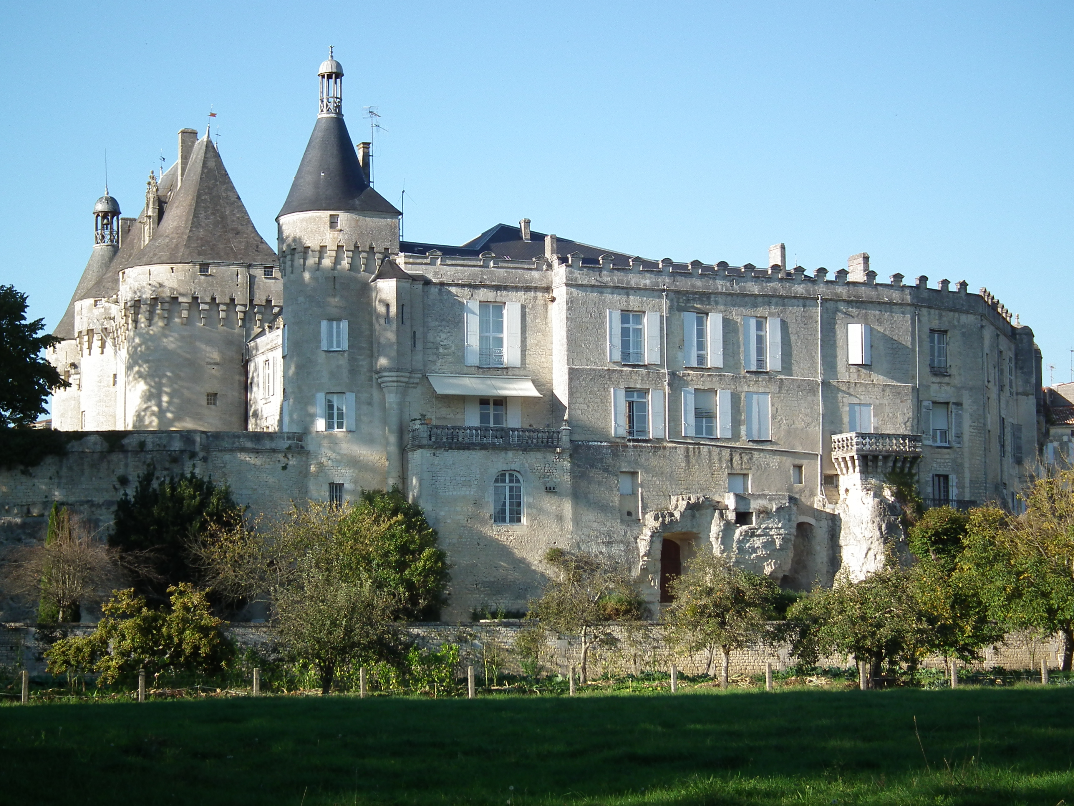 1959-chateau-jonzac-charente-maritime.jpg