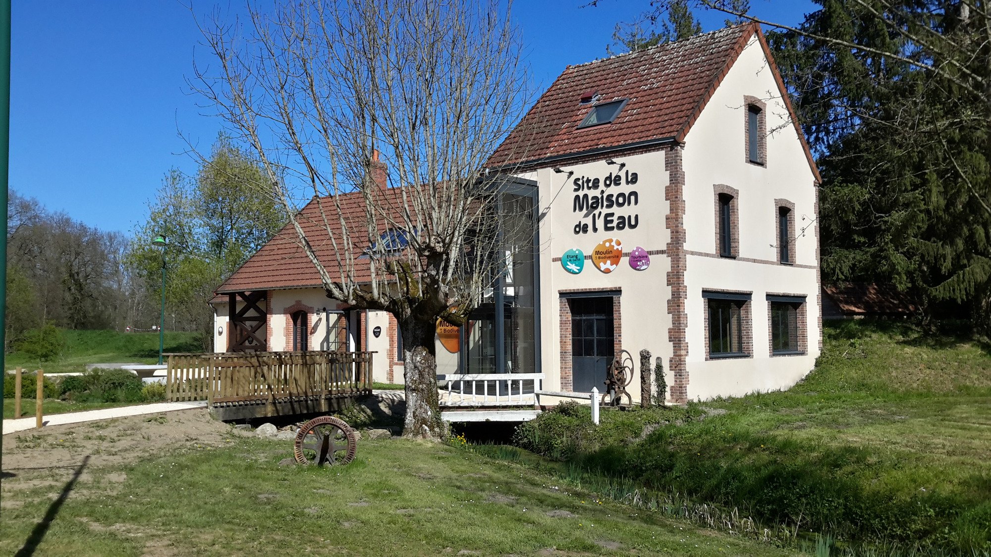 1982-la-maison-de-l-eau-neuvy-sur-barangeaon-cher.jpg